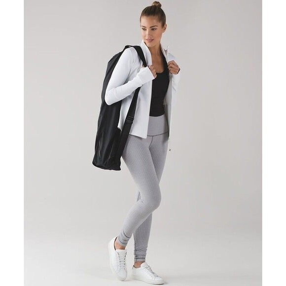 Lululemon Wunder Under Pant (Hi-Rise) size 6 - Picture 3 of 4